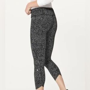 Lululemon Quick Pace 7/8 Tight (25") Soundwave White Black size 4